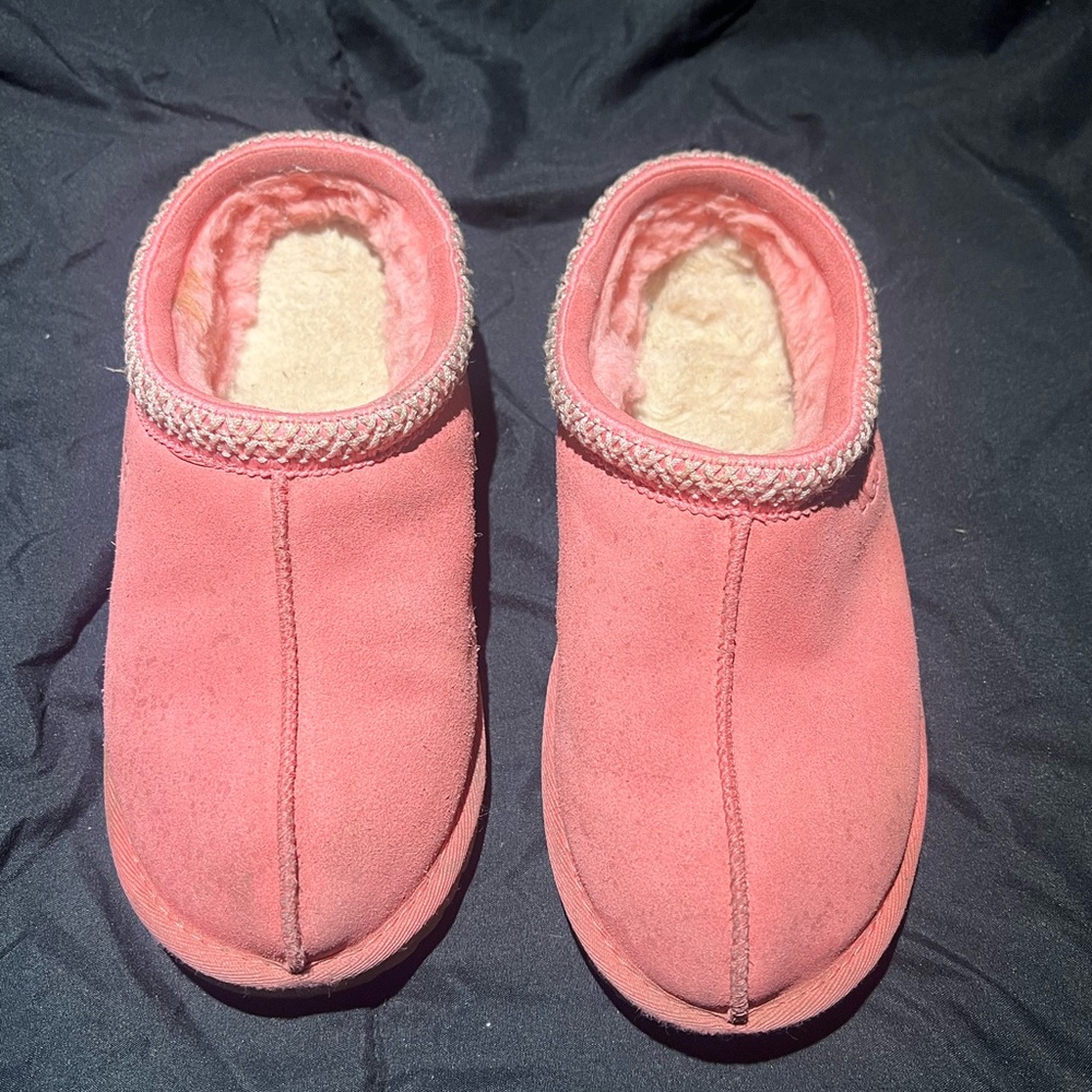 Girls Size 5 Pink Ugg Slippers